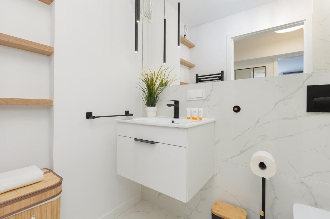 Stylish Apartment Heart Of Warsaw By Noclegi Renters Luaran gambar